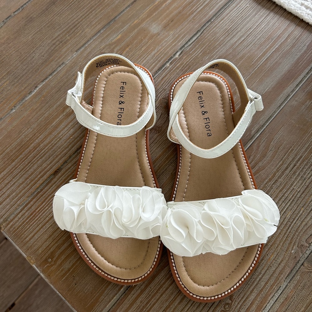 Felix and flora kids sandals. WORN ONCE. size 1 little girls.